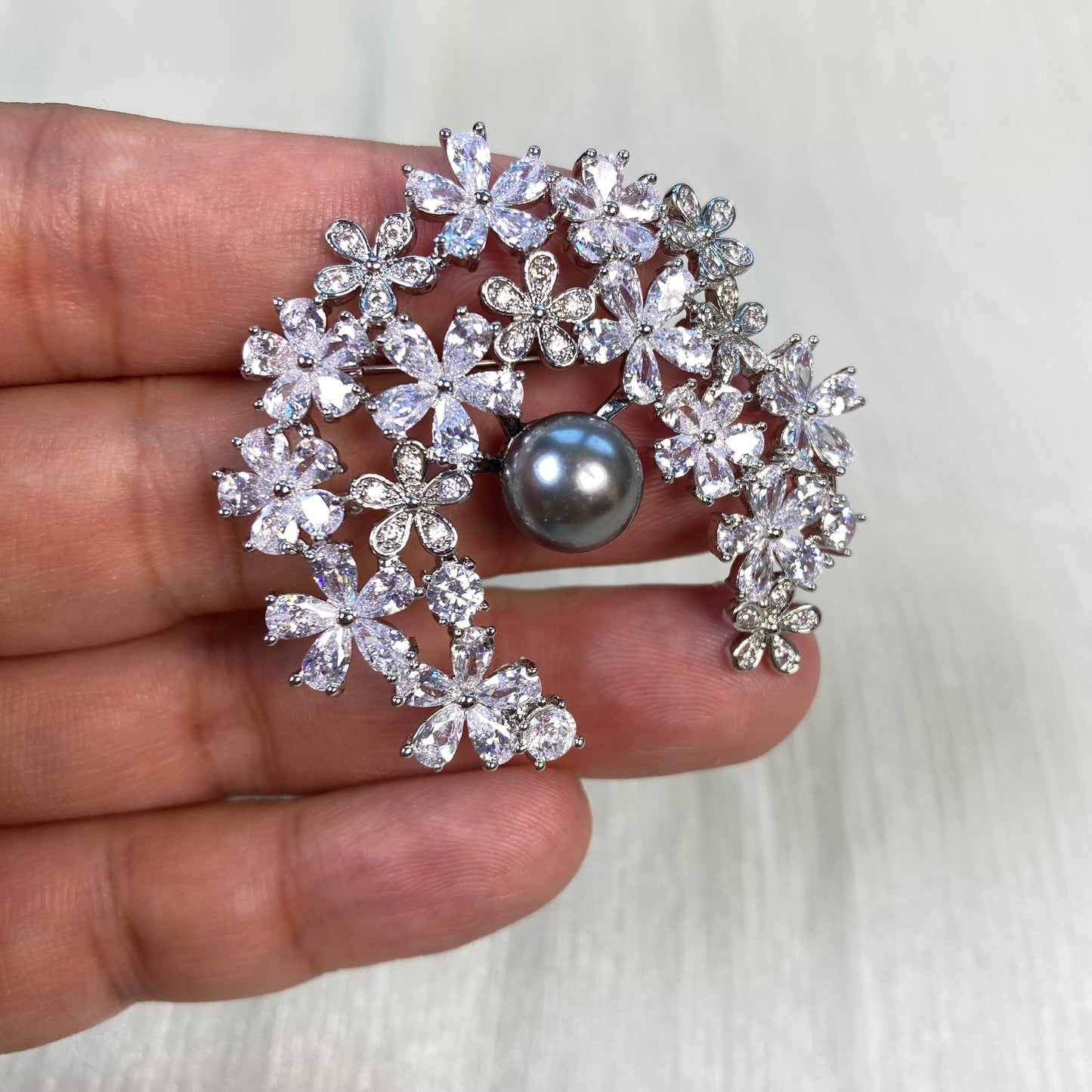 Nacrebloom Snowflake Brooches, Synthesis Pearl Brooch 10mm Pearl Pin, wedding gift, pearl brooch