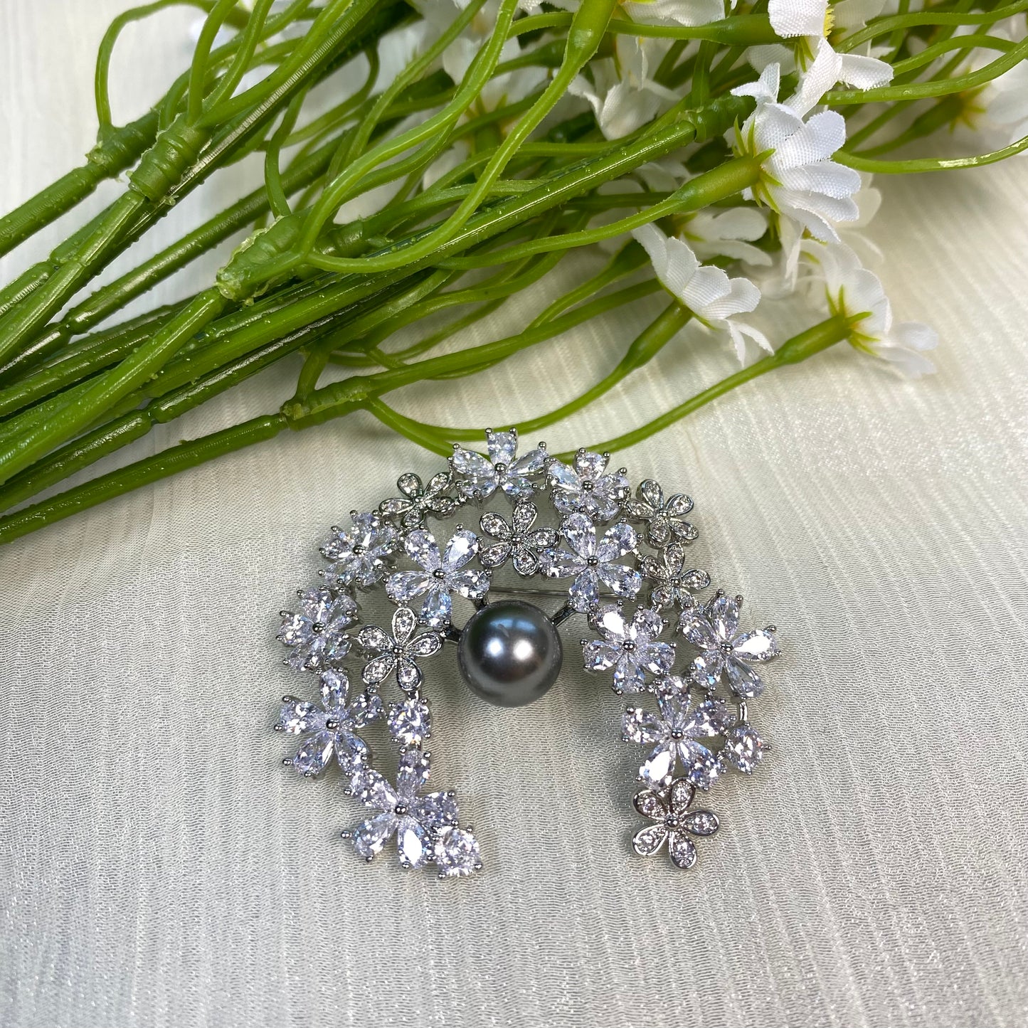 Nacrebloom Snowflake Brooches, Synthesis Pearl Brooch 10mm Pearl Pin, wedding gift, pearl brooch