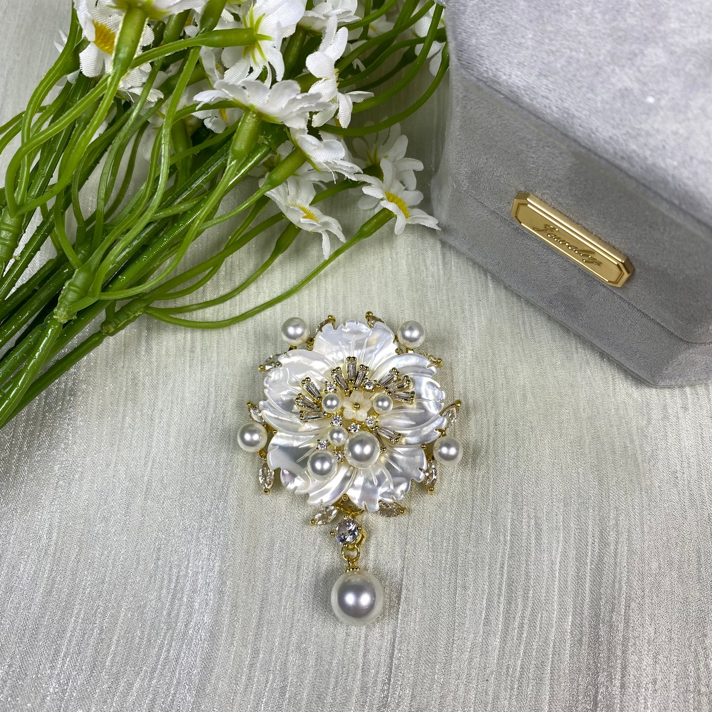 Nacrebloom Pearl Brooch 9.5mm-10.0mm Court pearl brooch, wedding gift, handmade Jewerly