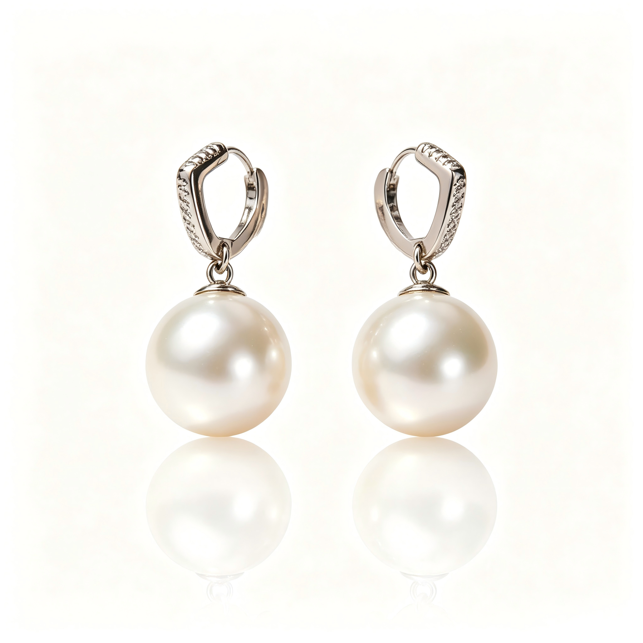No AI fake images, no heavy retouching! Every picture is taken from real products. Natural pearls have their own unique features, while our real shots clearly display the standard quality of this grade, so you can shop with confidence. Главное изображение товара