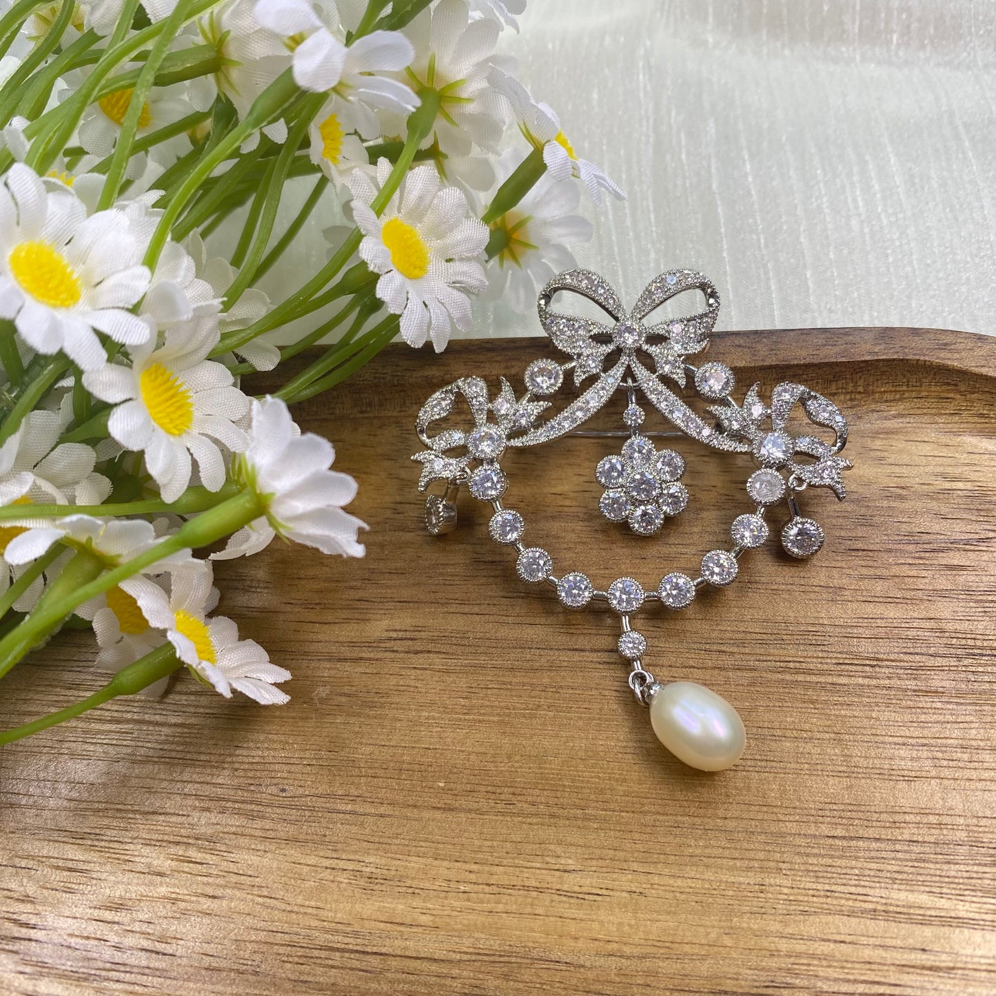 Nacrebloom Freshwater Pearl Brooch 9.5mm-10.0mm Court pearl brooch, wedding gift