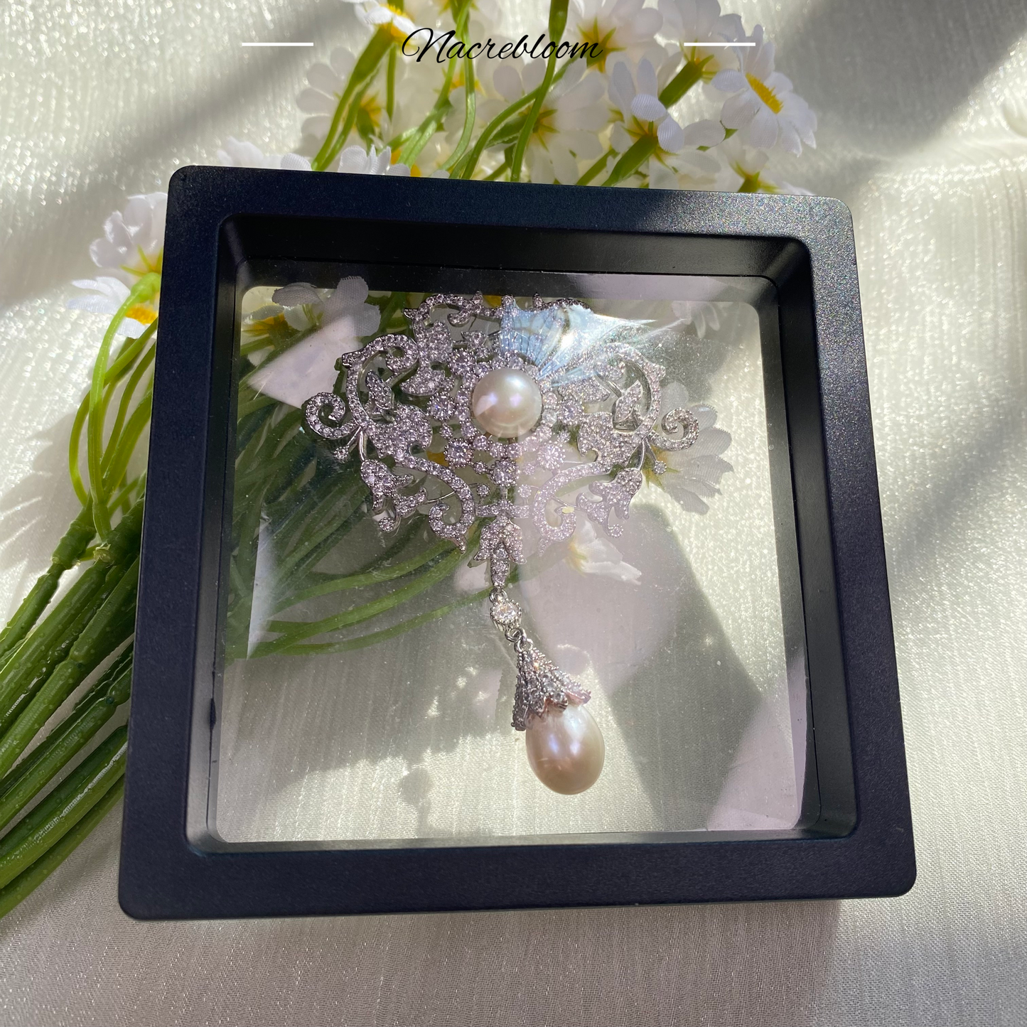 Nacrebloom Freshwater Pearl Brooch 9.5mm-10.0mm Modern Minimalist Pearl Pin