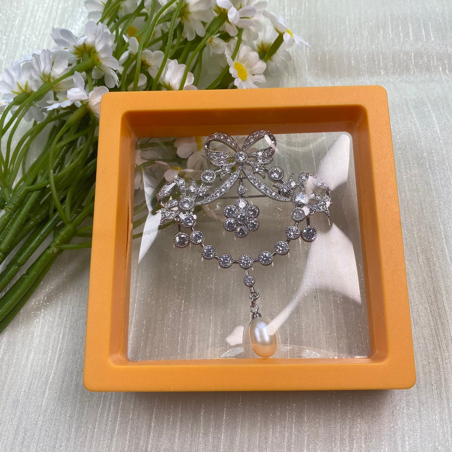 Nacrebloom Freshwater Pearl Brooch 9.5mm-10.0mm Court pearl brooch, wedding gift